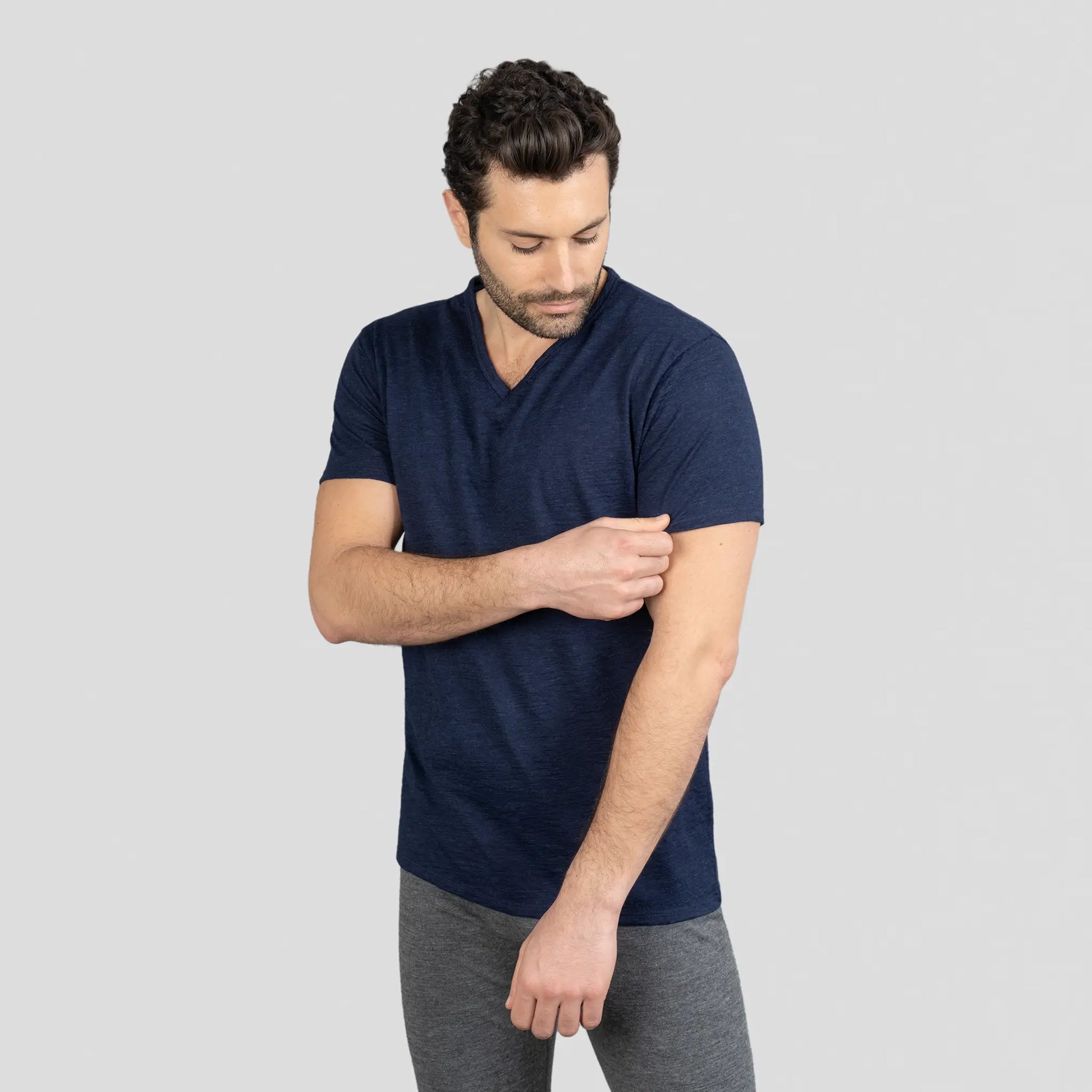 Men's Alpaca Wool Shirt: 160 Ultralight V-Neck color Navy Blue